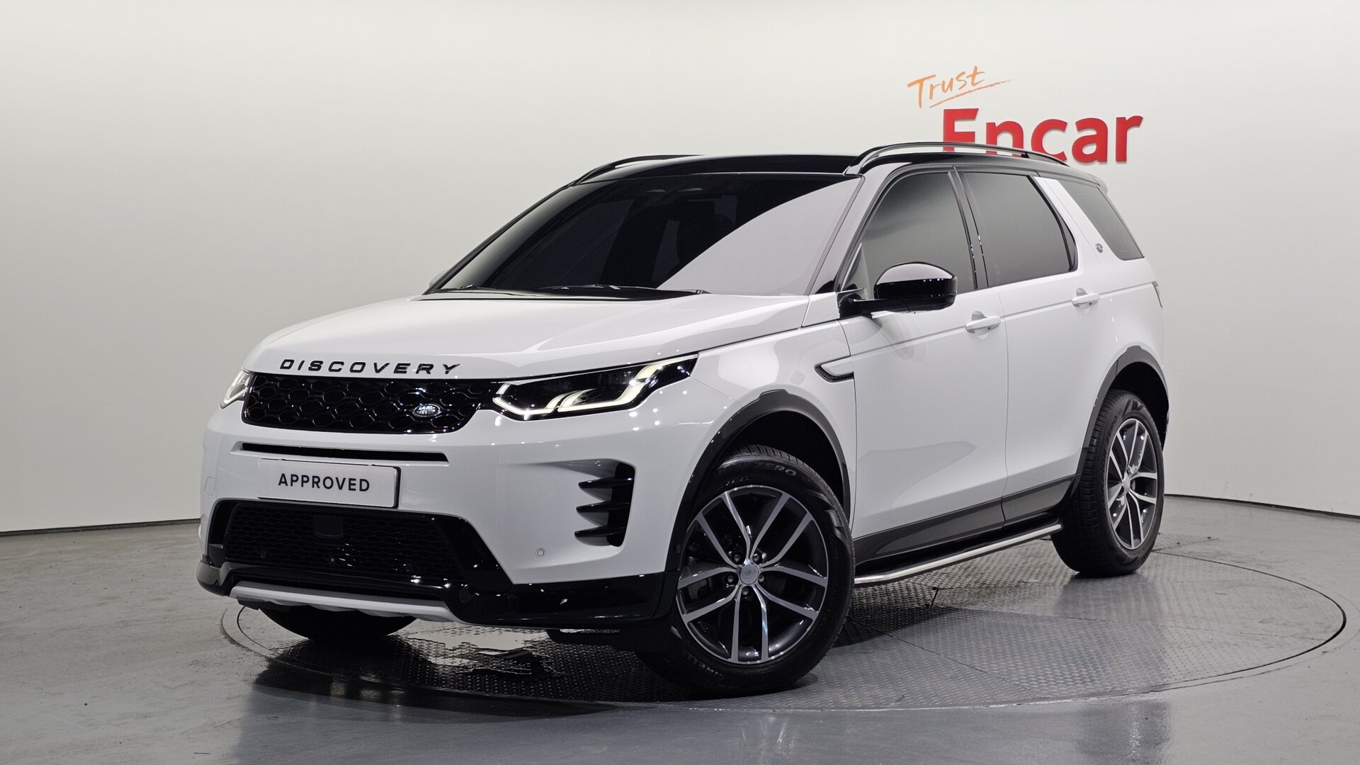 LAND ROVER DISCOVERY SPORT - View 1