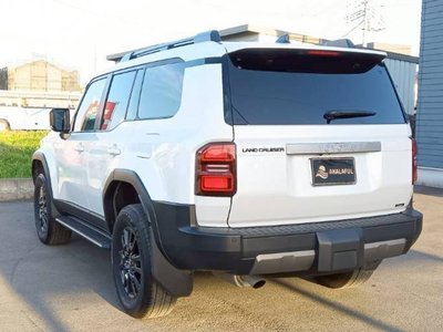 TOYOTA LAND CRUISER - 7