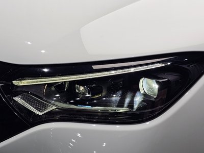 MERCEDES-BENZ EQE - 9
