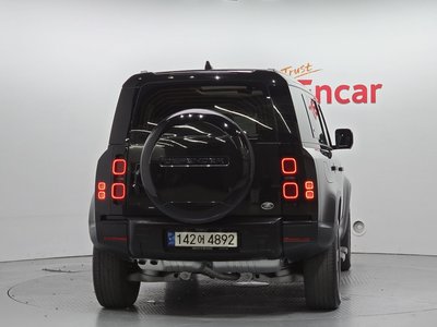 LAND ROVER DEFENDER - 4