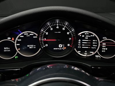 PORSCHE PANAMERA - 8