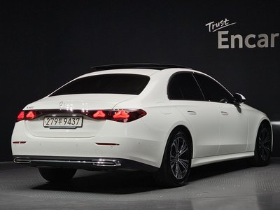 MERCEDES-BENZ E-CLASS - 4