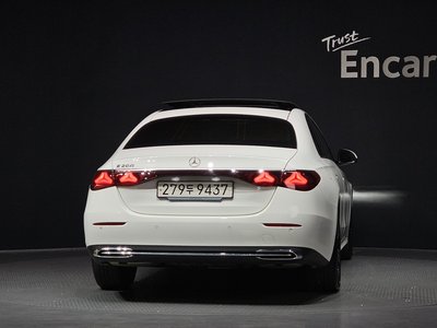 MERCEDES-BENZ E-CLASS - 3