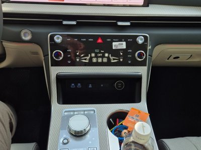 2025 Genesis GV80 thumbnail 16