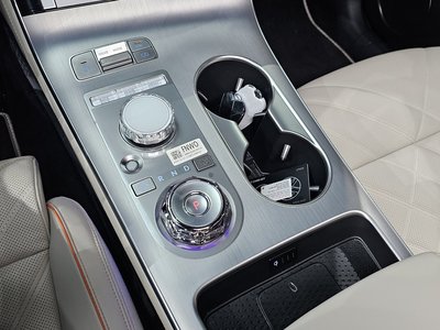 2026 Genesis GV70 — миниатюра 12