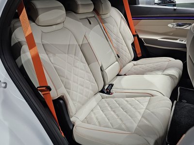 2026 Genesis GV70 — миниатюра 17