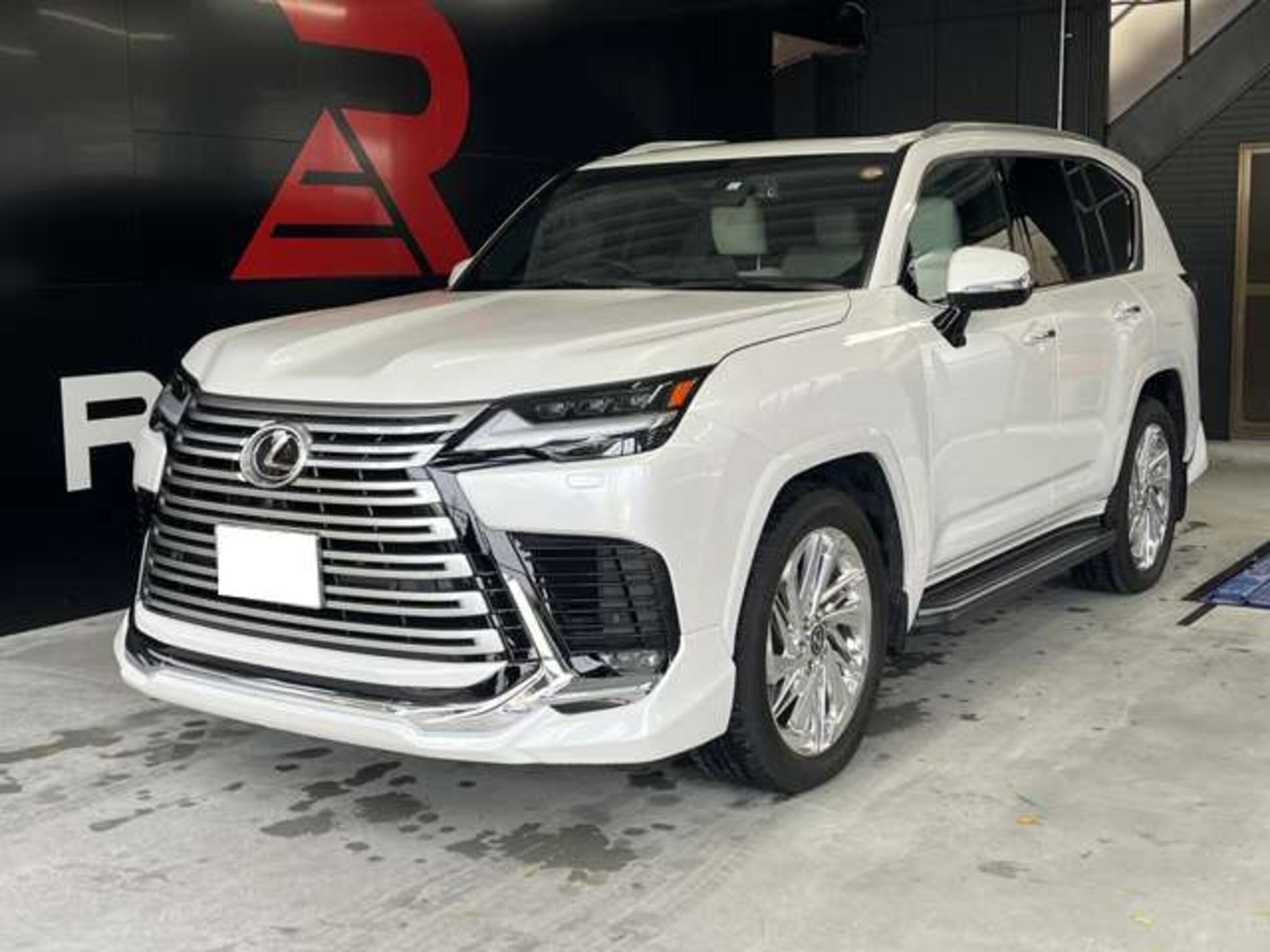 LEXUS LX - View 1