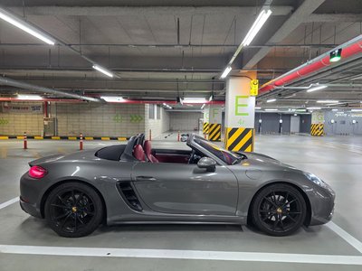 2018 Porsche 718 photo 4