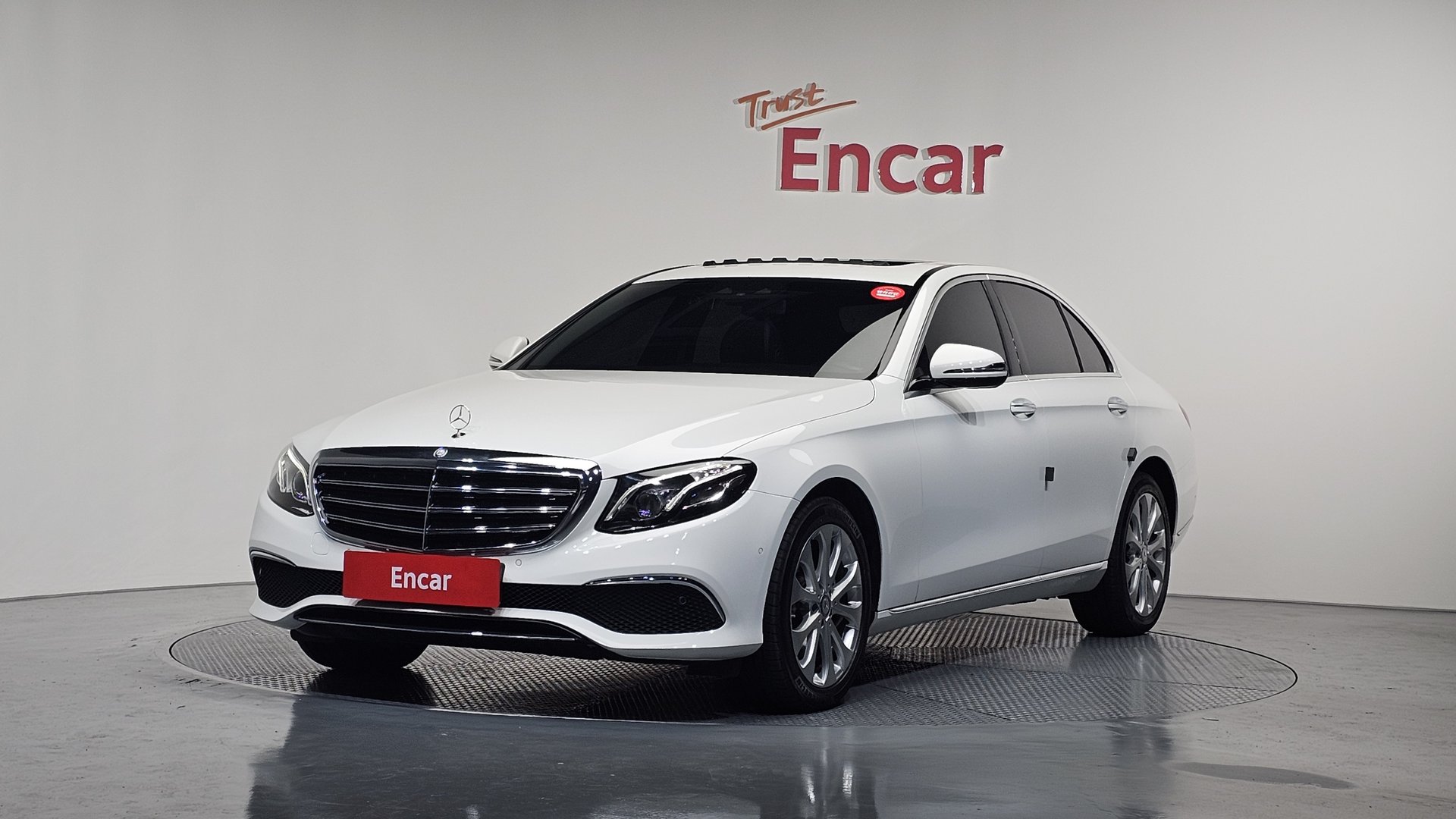 MERCEDES-BENZ E-CLASS - View 1