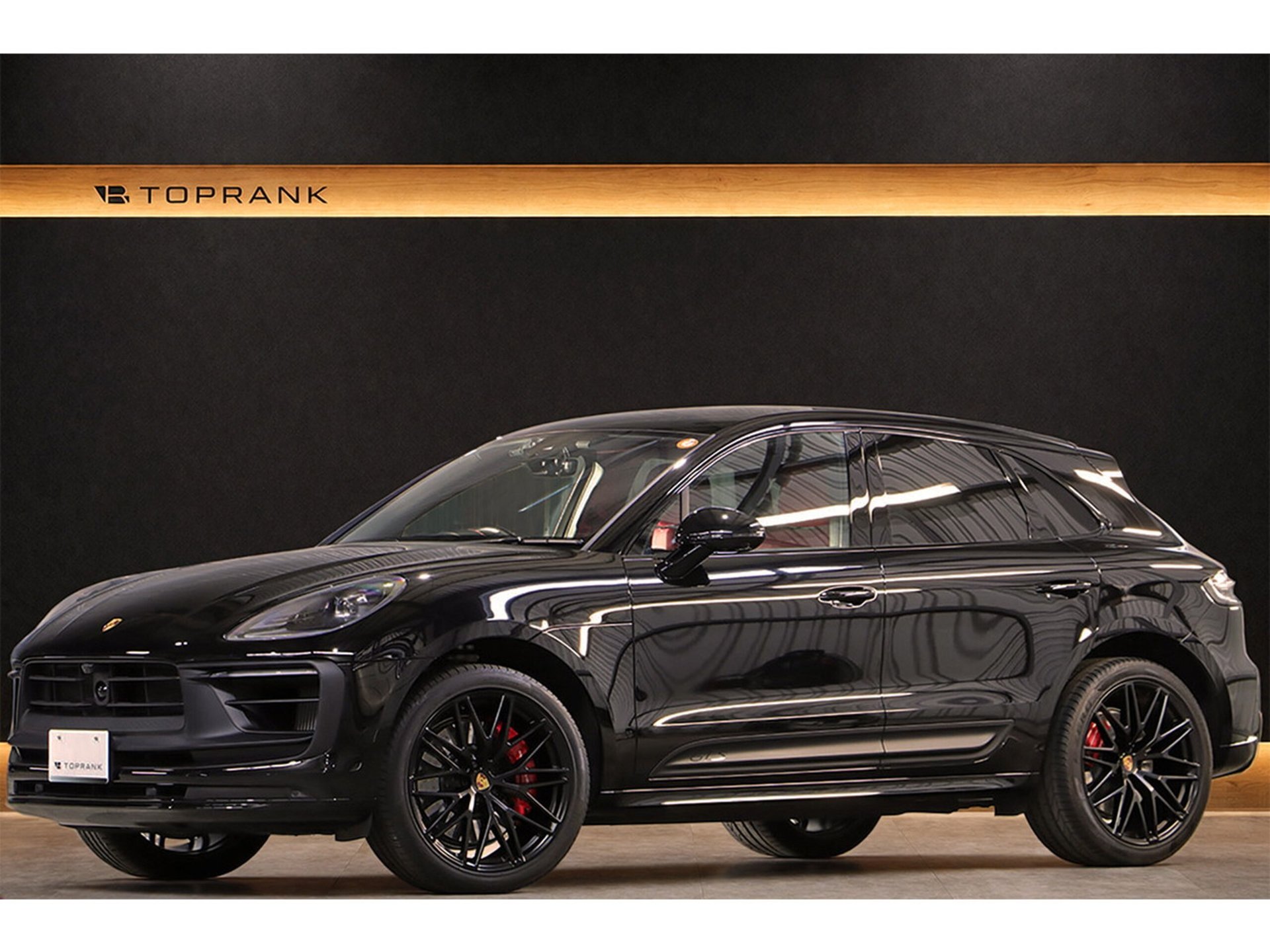 PORSCHE MACAN - View 1
