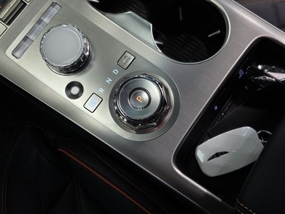 2024 Genesis GV70 thumbnail 12