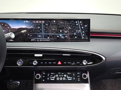 2024 Genesis GV70 thumbnail 19