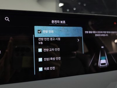 2024 Genesis GV70 thumbnail 37
