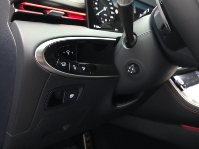 2024 Genesis GV70 thumbnail 38