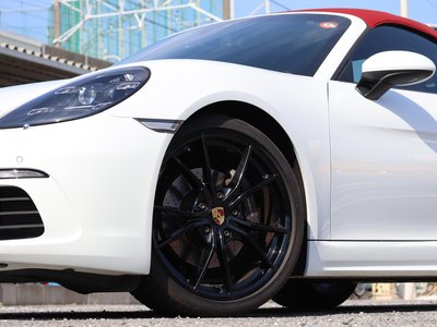 PORSCHE 718 - 8