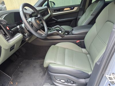 2025 Porsche CAYENNE photo 10