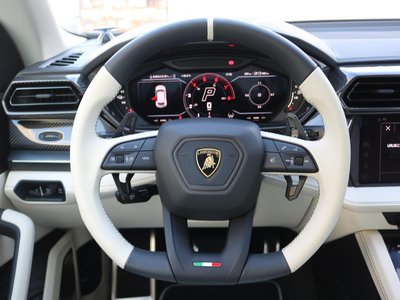 صورة 9 لـ 2026 Lamborghini URUS