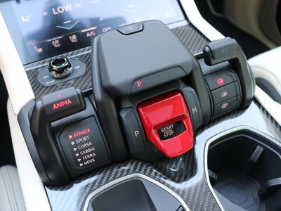 2026 Lamborghini URUS — миниатюра 19