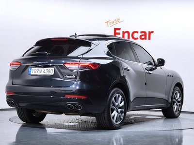 صورة 4 لـ 2022 Maserati LEVANTE