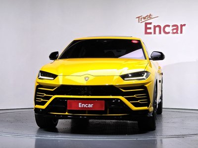 LAMBORGHINI URUS - 2