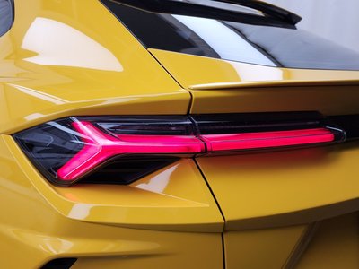 LAMBORGHINI URUS - 10