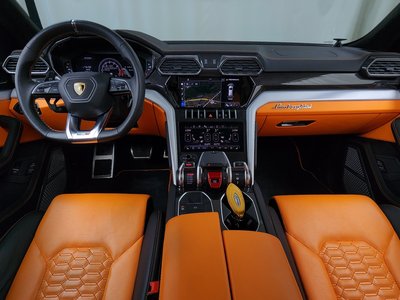 LAMBORGHINI URUS - 5