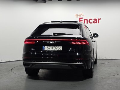 AUDI Q8 - 4