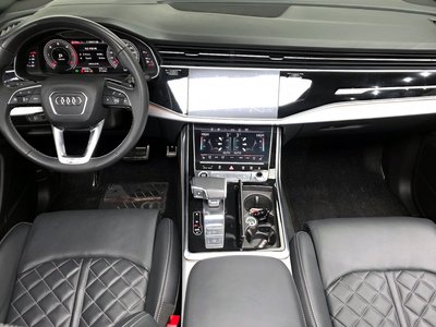 AUDI Q8 - 5