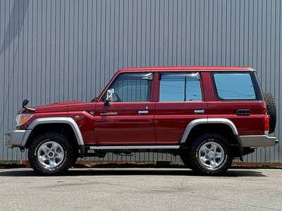 TOYOTA LAND CRUISER 70 - 7