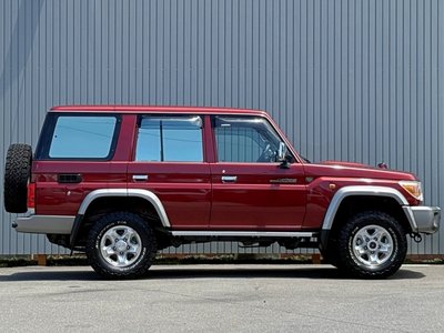TOYOTA LAND CRUISER 70 - 8