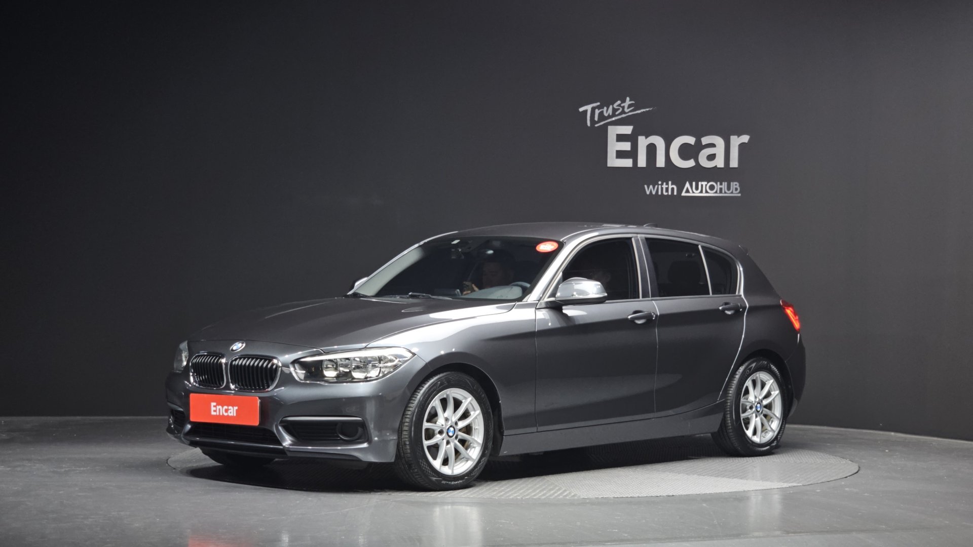 BMW 1 SERIES - View 1