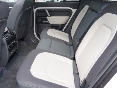 LAND ROVER DEFENDER - 6