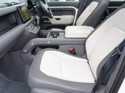 LAND ROVER DEFENDER - 4