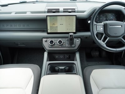 LAND ROVER DEFENDER - 5