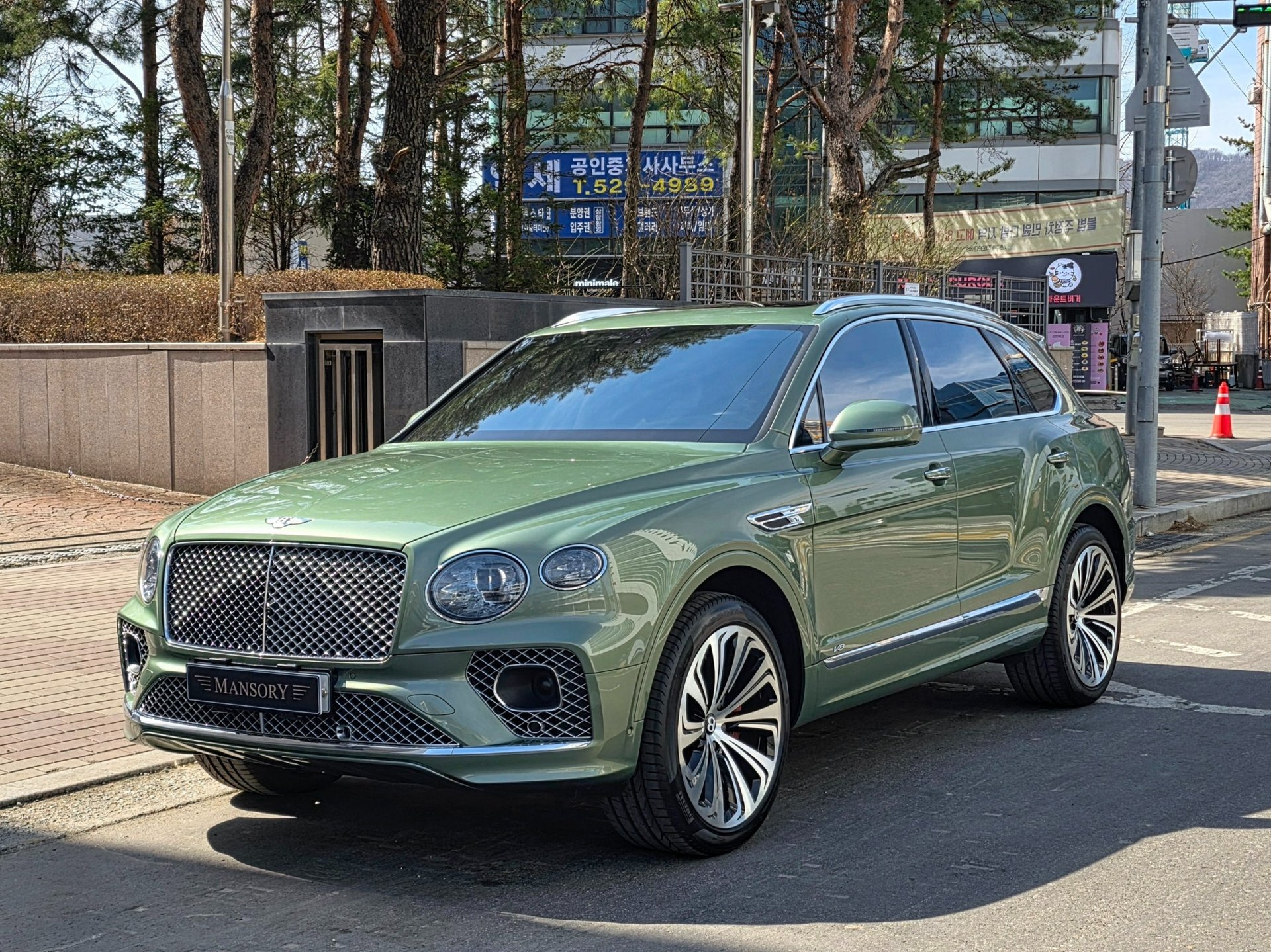 BENTLEY BENTAYGA - View 1