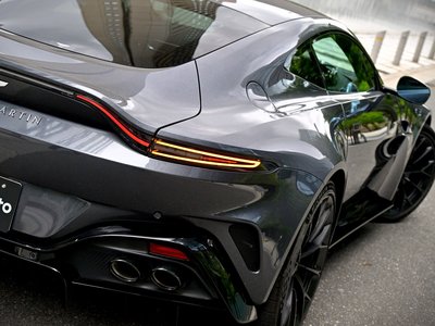 ASTON MARTIN VANTAGE - 10