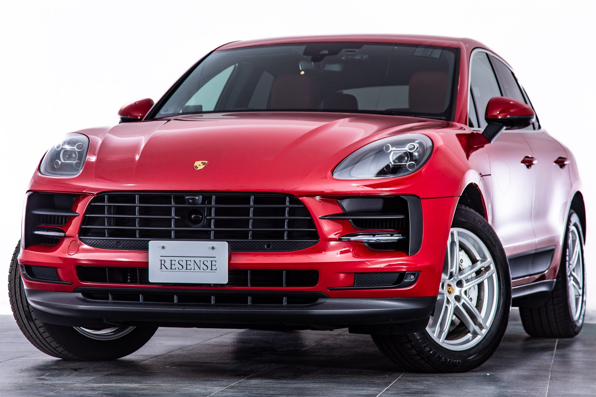 PORSCHE MACAN - View 1