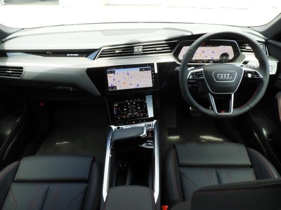 2025 AUDI Q8 E-TRON — фото 6