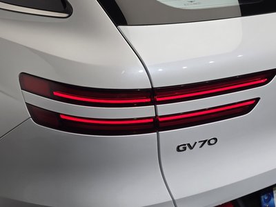 صورة 10 لـ 2022 Genesis GV70