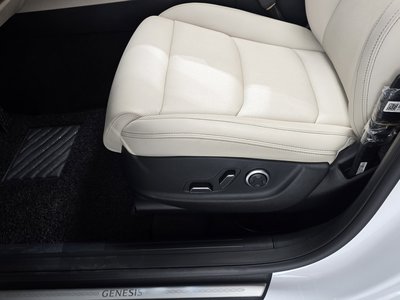صورة مصغرة 32 لـ 2022 Genesis GV70