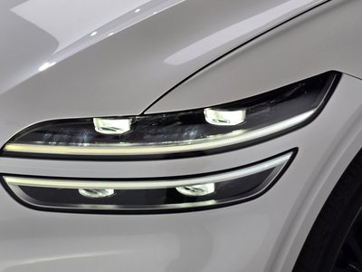 صورة 9 لـ 2022 Genesis GV70