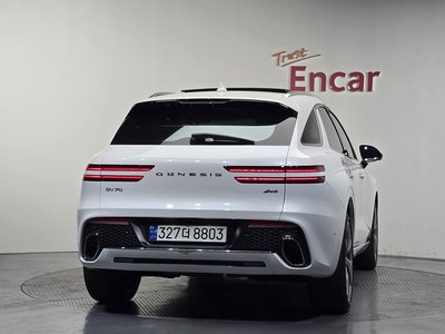 صورة 4 لـ 2022 Genesis GV70
