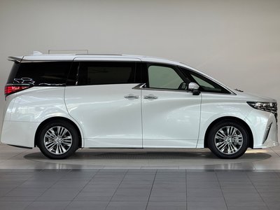 2026 Toyota ALPHARD — фото 8