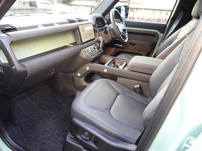 LAND ROVER DEFENDER - 10