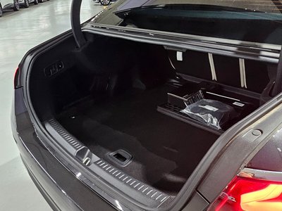 MERCEDES-BENZ E-CLASS - 10