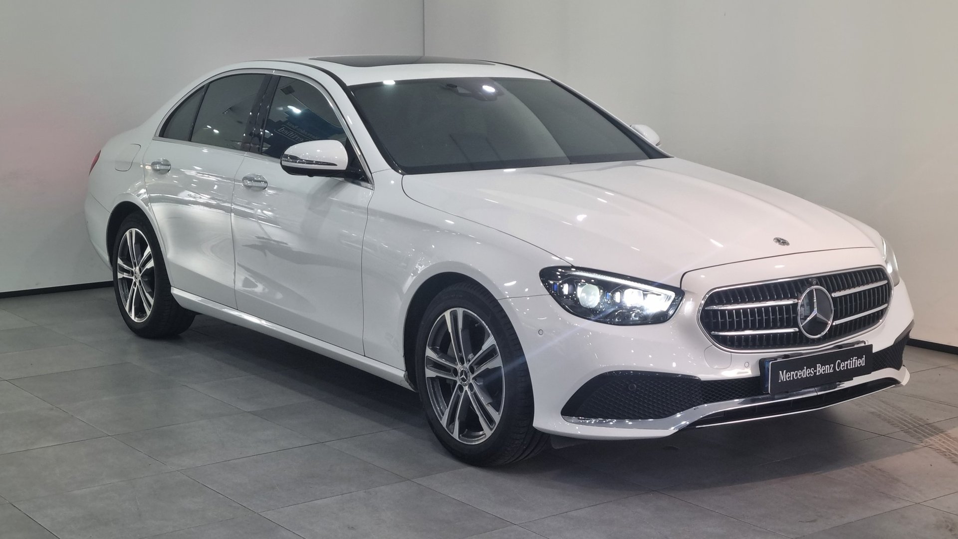 MERCEDES-BENZ E-CLASS - View 1