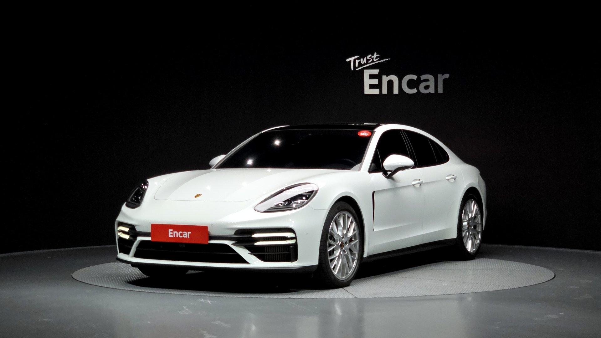 PORSCHE PANAMERA - View 1