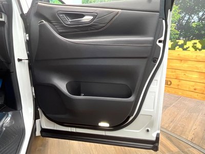 2025 Toyota ALPHARD thumbnail 32