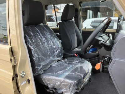 TOYOTA LAND CRUISER 70 - 7