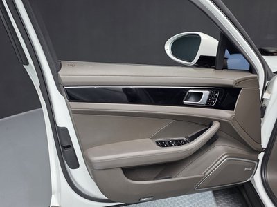صورة مصغرة 14 لـ 2018 Porsche PANAMERA